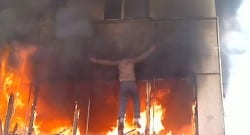 Yangından kaçmak için böyle atladı!