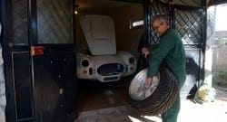 Evinin garajında bakın ne yaptı!