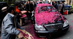 Başbakan’ın yollarına gül döktüler!