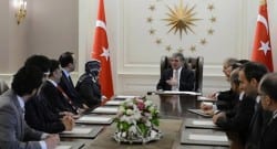 Cemaate rakip vakfa forslu destek!