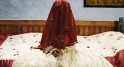 ‘Gel seninle evcilik oyunu oynayalım’ deyip gerdeğe soktular!