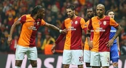 Soyunma odasında isyan eden Aslan!