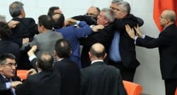 Meclis’te yumruklar konuştu!