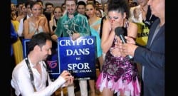 Dans yarışmasında sürpriz evlenme teklifi