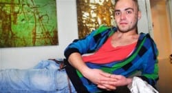 Sonunda bu da oldu kendi kalça etini yedi!