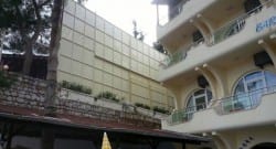 2 otel arasında tesettür duvarı kavgası!