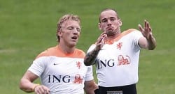 Skandal! Kuyt ve Sneijder kamptan kaçtı!