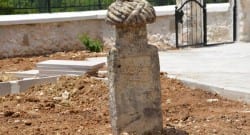 Bu mezar Karacaoğlan’ın mı?