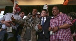 Para yardımı için düzenlenen yemekte olay!