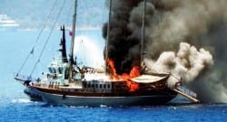 Deniz ortasında 2 milyon euro değerindeki tekne yandı!