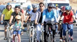 Demirtaş ailesi ile birlikte bisiklet turuna katıldı!