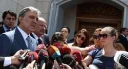 Cuma namazı çıkışı Cumhurbaşkanı Gül’den Gazze açıklaması!