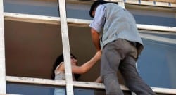 İntihar etmek isteyen genci ikna ederek kurtardı!