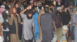 IŞİD, zina yapan kadını taşlayarak öldürdü!