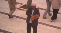 Müezzin yardım paralarını cebe atarken kameraya yakalandı!