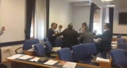 Torba yasa görüşmelerinde kavga!