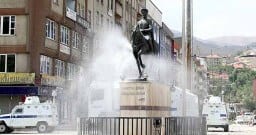 Atatürk büstüne çirkin saldırı!