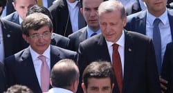 İmam cemaati ‘el öpmemek’ için uyardı!