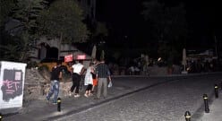 Beyoğlu’ndaki trafo arızası kepenkleri erken kapattırdı!