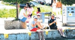 İngiliz aile Bodrum’da döner ekmeğe talim ediyor!