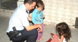 3 çocuğunu evde bırakıp dışarı çıktı!