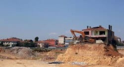 Kentsel dönüşüme direnen ev bugün yıkıldı!