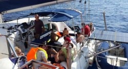 Kaçakları bölgeden geçen yat fark edip kurtardı!