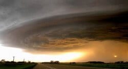 Hem sıcak kavuracak, hem de sel basacak!