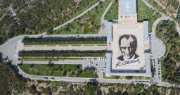 Atatürk portresi için 6 bin kişi davet edildi 8 bin kişi geldi!