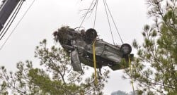 Tesadüfen 3 ay önce uçuruma yuvarlanan arabayı buldular!