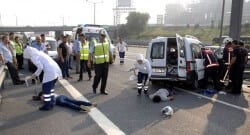 Kamyon ile Otomobil kafa kafaya çarpıştı! 9 yaralı