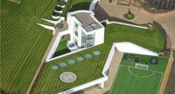 Balotelli’nin konağı dudak uçuklattı!