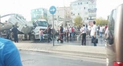 Tankerin damperi üst geçide çarpması sonucu üst geçit çöktü!