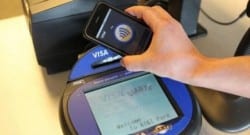 Apple fanatiği iPhone’un özelliklerini kullanabilmek için deri altına mikroçip yerleştirdi!