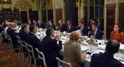 NATO Zirvesindeki oturma düzeni dikkat çekti!