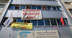 İşçiler, SGK binasını işgal etti!