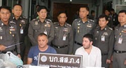 Tayland polisinden ‘2 Türk dolandırıcıyı yakaladık’ pozu!