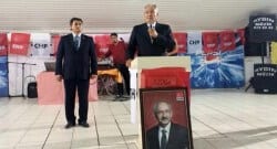 Baykal’ın konuşma yaptığı kürsüdeki Kılıçdaroğlu fotoğrafı tepki çekti!