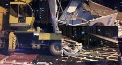 İstanbul’da vinç köprüye çarptı!