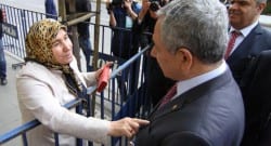 Polis annesinin Arınç ile ilginç sohbeti!