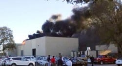 Çift motorlu uçak binaya çarptı! 2 ölü…