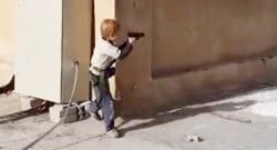 IŞİD militanlarını çocukluktan yetiştiriyor!