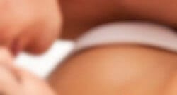 İngiltere’de öğretmen sınıfta öğrencisiyle sevişirken yakalandı!