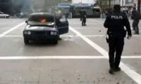 Sorunları olan adam aracını yaktı