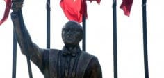 Heykelin Atatürk’e benzemediği iddia edildi