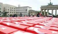 Almanya’nın tarihi meydanında 15 Temmuz anması